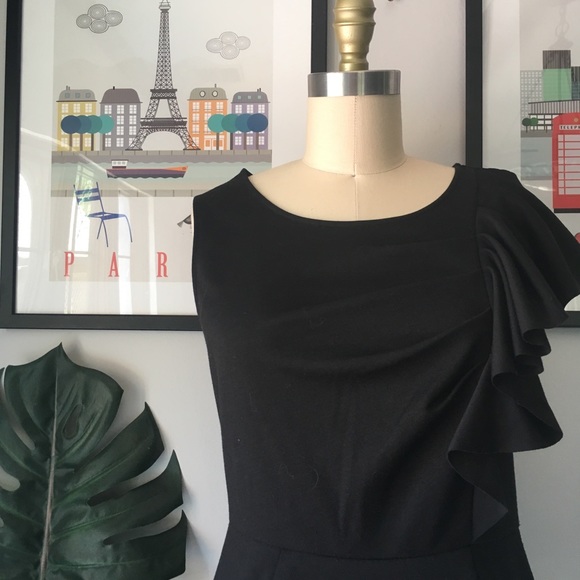 Banana Republic Dresses & Skirts - Banana Republic • Ruffle Front Sheath